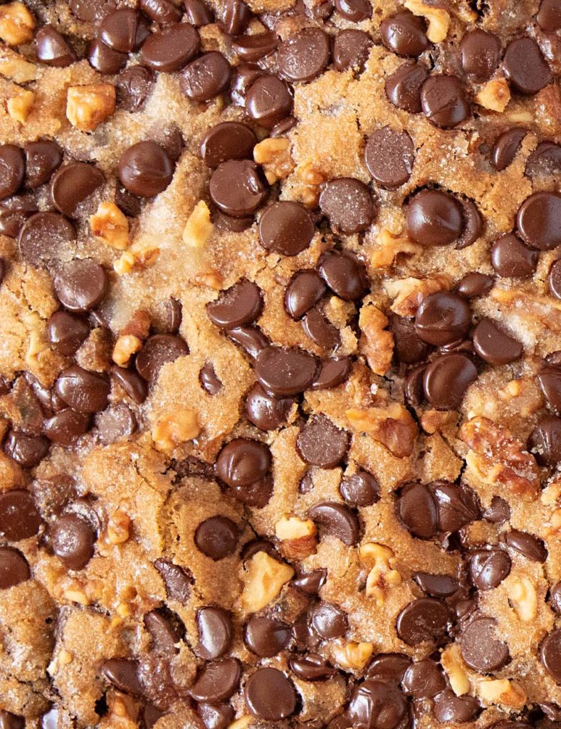 The dates make it so incredibly moist and it even gets better the second day. The star of the cake is undoubtedly the chocolate chip, sugar, and walnut crumble on top. I love that you bake the chocolate chips, yet they retain their shape. Not only does the topping make the cake look mouth-watering, but it also gives it a sweet touch.